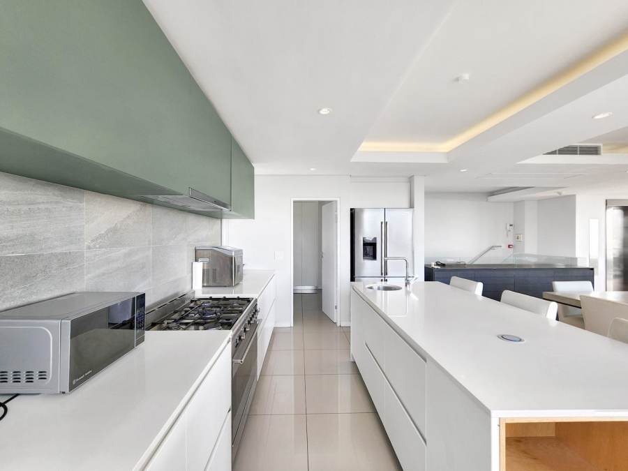 To Let 4 Bedroom Property for Rent in Sea Point Western Cape